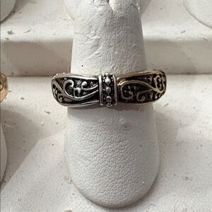 Elegant Silver Swirl Ring